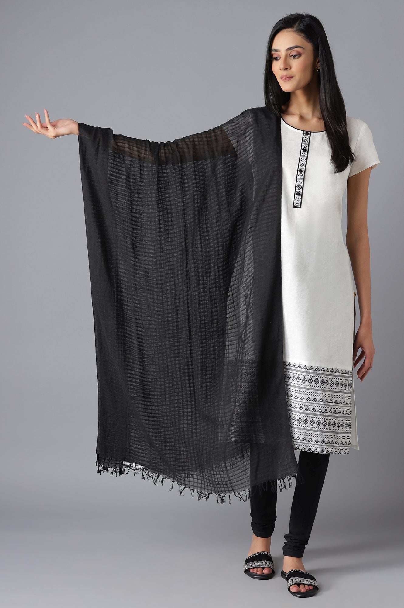 Black Yarn-Dyed Dupatta