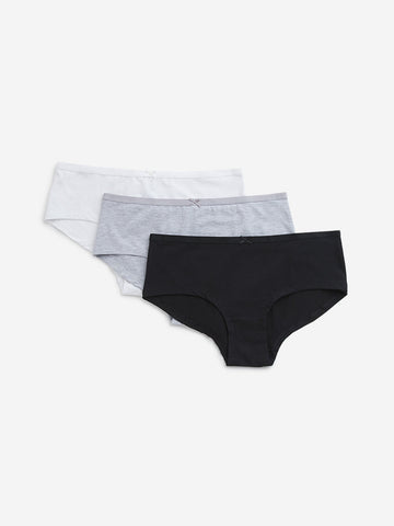 Wunderlove Black Solid Cotton Blend Briefs - Pack of 3