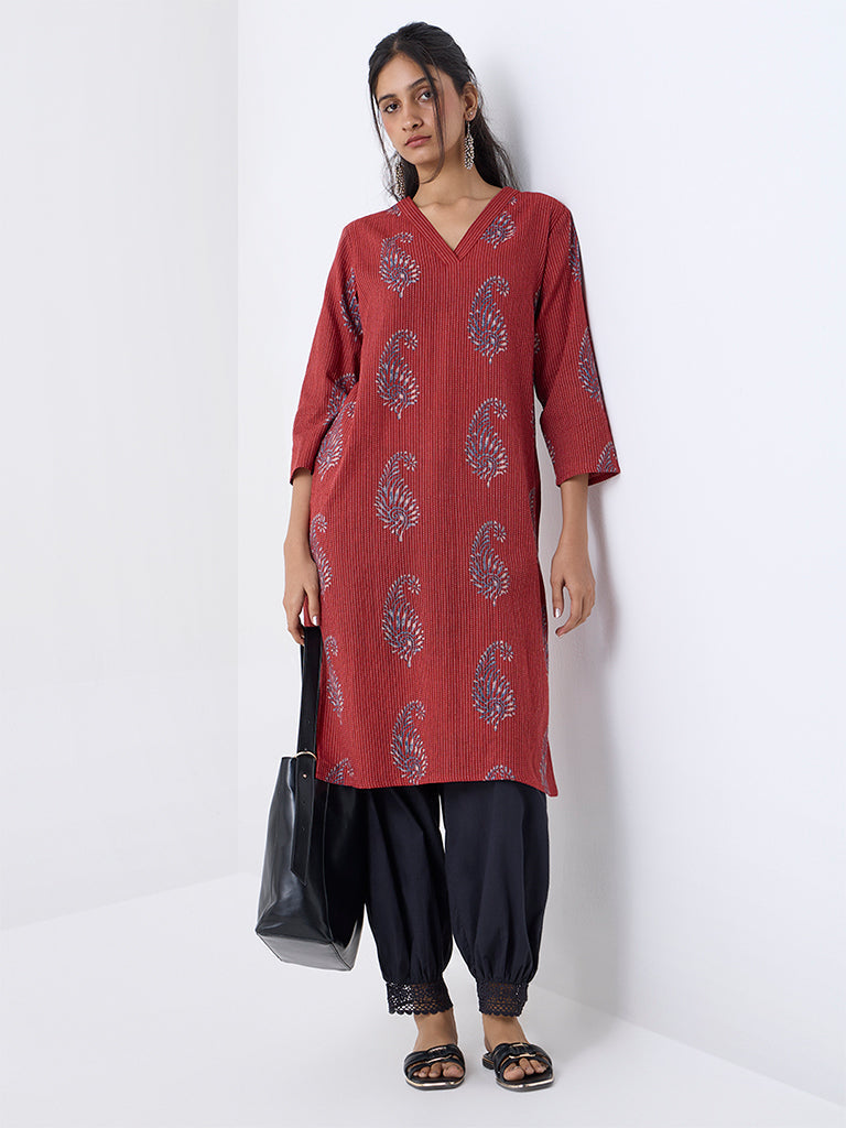 Utsa Maroon Paisley Design Cotton-Blend Straight Kurta