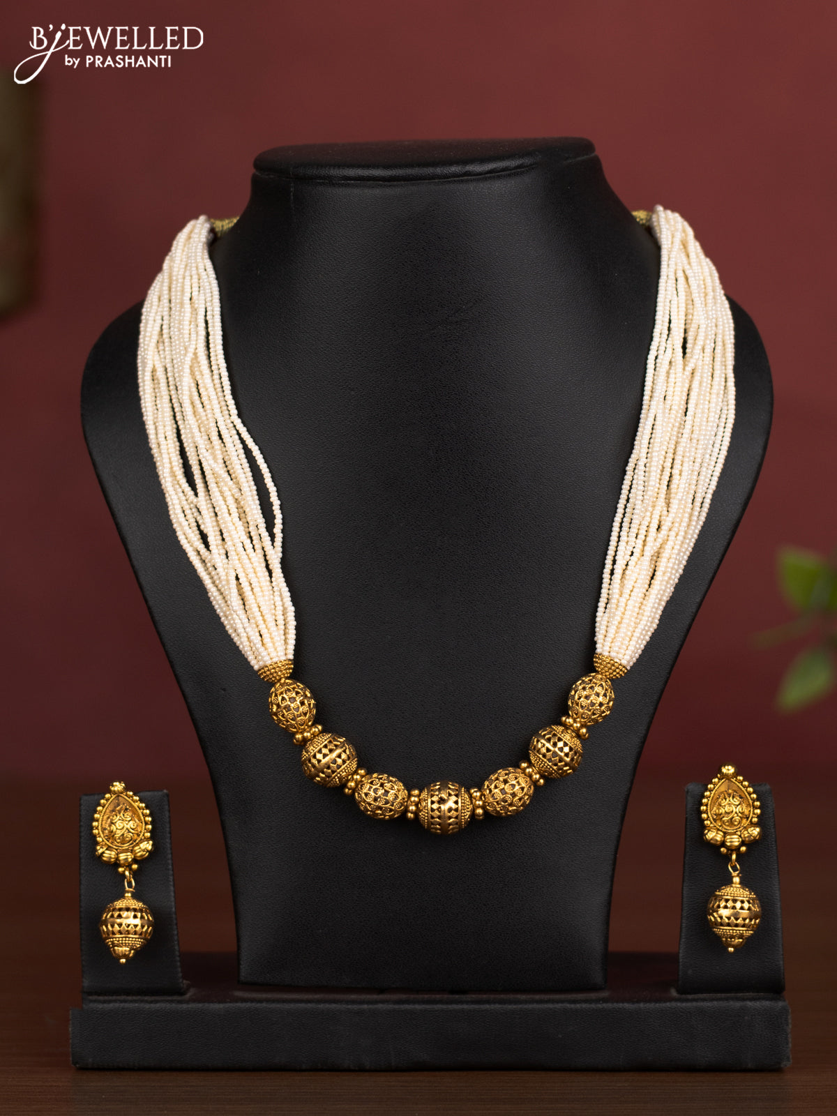 Antique beaded necklace with simple design